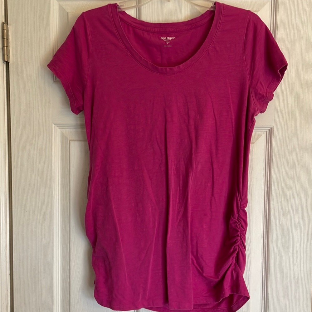 Pink maternity scoop-neck ruched sides tshirt